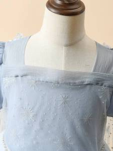 Robe de princesse Elsa nouvelle collection pour petites filles avec plis, manches courtes et motifs flocons de neige. - Product Image 4