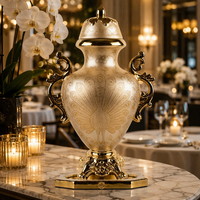 Vase urne de luxe européen doré à motif paon avec poignées, fait main, pour décoration de mariage et de maison, pièce maîtresse