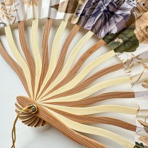 Éventail pliant élégant en soie blanche, classique et traditionnel, pour mariage, décoration de maison ou de bureau, gravure personnalisée, artisanat populaire en bambou peint - Product Image 3
