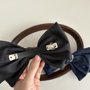 Pince à cheveux coréenne en tissu avec grand nœud perlé, accessoire féminin pour les fêtes - Product Image 6