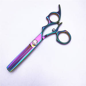 Ciseaux à cheveux Suzhou 5,5 pouces pour droitiers, lame standard, usage professionnel, qualité export, finition colorée, modèle FT - Product Image 5