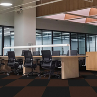 Tapis carré commercial moderne Marches d'escalier antidérapantes Tapis de bureau intérieur auto-adhésif Carreaux de moquette modulaires à usage domestique