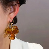 Boucles d'oreilles de mariage Boho pour femmes Mignonnes fleurs en acrylique plaqué or avec des bijoux de forme géométrique