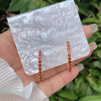 Boucles d'oreilles à la mode en zircon plaqué or 18 carats dans divers styles pour un usage quotidien, des cadeaux élégants et rétro