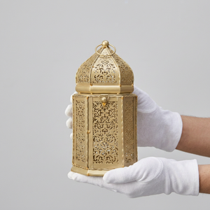 Fabricants de décorations du Ramadan, lanterne à bougie marocaine en métal doré en forme de mosquée, disponible en 3 tailles pour la maison et les événements - Product Image 6