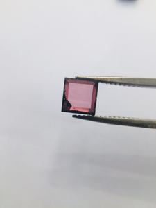 Diamant rose CVD brut cultivé en laboratoire, pierre de diamant colorée pour la fabrication de bijoux et les applications en gemmologie - Product Image 4