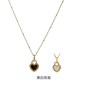 Ensemble collier et boucles d'oreilles avec pendentif cœur double face (noir et blanc) en acier inoxydable plaqué or 18K PVD |   Hypoallergénique et imperméable - Product Image 4