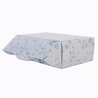 Carton d'expédition robuste avec impression florale élégante sur toute la surface, impression personnalisée pour l'expédition et l'emballage de produits e-commerce
