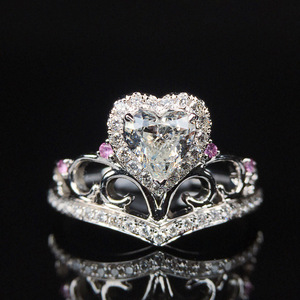 Anello con corona a forma di cuore in cristallo per donna, anello romantico ed elegante, accessorio regalo per tutti i giorni - Product Image 1