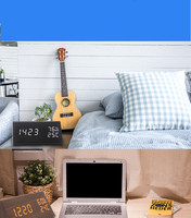 Kantoor spraakgestuurde houten LED-bureauklok met kalender, modern design voor woonkamer en keuken