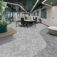 Dalles de moquette commerciales en nylon 6 Surf47100 60x60cm, boucles multi-niveaux, résistantes au feu, pour bureaux, hôtels, halls d'accueil et salles de réunion