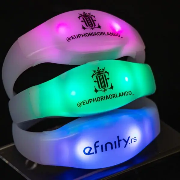 Logo personalizzato di stampa luminoso bracciale a Led concerto personalizzato braccialetto a Led per i bambini