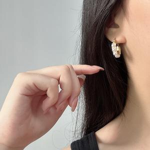 Vintage French U-Shaped Alloy Pearl <b>Hoop</b> <b>Earrings</b> for Women 18K Gold Plated Retro <b>Fashion</b> Jewelry - Product Image 5