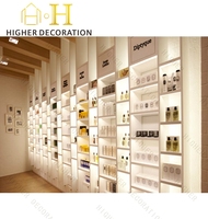 Conception moderne de magasin de parfums de luxe avec vitrine d'exposition à éclairage LED et solutions de comptoirs de magasin