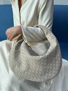 Sac à main en daim demi-lune noué, sac sous le bras en tissu doux, sac rétro tissé à la main avec nœuds - Product Image 2