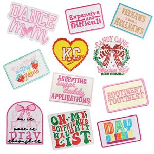 Patch brodé thermocollant rose Joyeux Noël Maman Danseuse Prière pour la décoration de manteau et de chapeau d'extérieur - Product Image 1