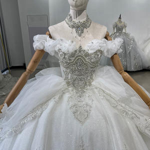 Современное свадебное платье с открытыми плечами - Product Image 2