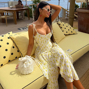 Abito midi a trapezio Manor Muse color crema con petali, cintura a corsetto e spalline, completo elegante - Product Image 3