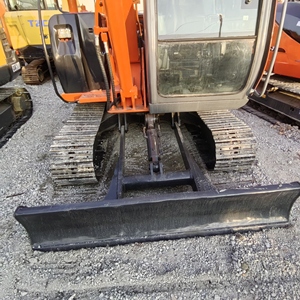 Mini-excavatrice Hitachi ZX60 de 6 tonnes, hydraulique, sur chenilles, moteur Isuzu, pompe à engrenages - Utilisé/Reconditionné, modèle 2024, godet de 0,22 m, 40,5 kW - Product Image 2