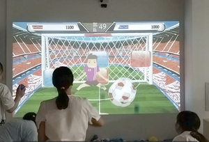 Équipement d'entraînement intérieur de football virtuel intelligent Terrain de football virtuel Amusement sportif Kickball Projection interactive - Product Image 5
