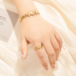 MaiNa stile classico ragazze '<span class=keywords><strong>set</strong></span> di gioielli di moda 18K oro bracciale aperto anello medaglione in acciaio inox per anniversari - Product Image 3