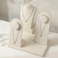 Présentoir de Comptoir Sundo de Luxe en Velours et Cuir pour Bijoux – Ensemble de Présentation pour Bagues, Colliers et Bracelets – Personnalisation Usine