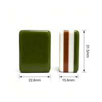 Ensemble de Mahjong américain de luxe en acrylique vert olive à 4 couches, tuiles gravées Danse du Lion chinois et Lotus avec tuiles Joker
