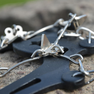 Crampons de traction pour neige d'extérieur à 8 dents en manganèse, chaînes antidérapantes pour chaussures, équipement de randonnée unisexe - Product Image 1