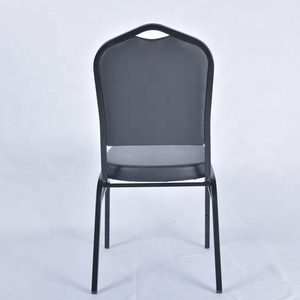 Vente en gros <span class=keywords><strong>de</strong></span> chaises élégantes <span class=keywords><strong>de</strong></span> <span class=keywords><strong>location</strong></span> empilables couleur or en aluminium et en acier pour salles <span class=keywords><strong>de</strong></span> banquet et événements <span class=keywords><strong>de</strong></span> mariage pour hôtels - Product Image 3