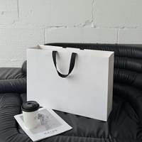 Sacs shopping en papier de luxe personnalisés avec poignées pour boutique de vêtements pour femmes, salon de beauté, emballage cadeau