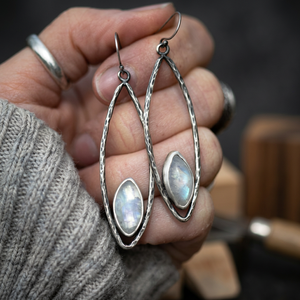 Pendientes Colgantes Clásicos Hechos a Mano de Plata de Ley 925 con Piedra Lunar Arcoíris de Corte Brillante Marquesa y Engaste de Bisel, Blancos - Product Image 3