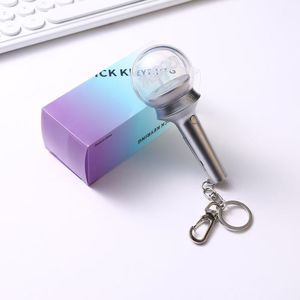 Tùy Chỉnh Buổi Hòa Nhạc Acrylic Đầy Màu Sắc Đèn Glow Keychain Túi Phụ Kiện Lưu Niệm LED Nhấp Nháy Keyring - Product Image 3