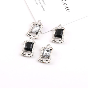Pendentif carré irrégulier effet vague d'eau, en alliage de zinc avec sertissage clos en cristal noir, breloque unisexe pour bijoux DIY (bracelet, collier) - Product Image 1
