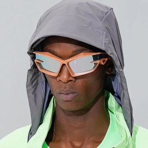 Gafas de Sol Futuristas de Estilo Europeo Unisex con Lentes de PC UV400 para Viaje Gl-98020 C1 Negro Brillante Totalmente Gris - Product Image 1