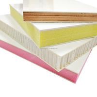 Panneaux composites isolés en mousse PU/XPS et panneaux sandwich alvéolaires en PP renforcés de fibre de verre pour remorques