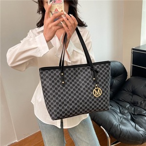 Sac fourre-tout grande capacité pour trajets quotidiens, imprimé tendance, nouveau style 2026 pour étudiantes, sac à bandoulière zippé pour <span class=keywords><strong>cours</strong></span> - Product Image 4