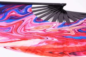 Abanico Plegable Grande con Diseño Abstracto de Mármol en Espiral, Abanico Decorativo para Festivales, Fiestas, Bailes y Espectáculos - Product Image 3