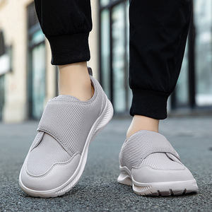 Distribuidor Mayorista de Calzado: Zapatillas Ligeras y Suaves de Punta Ancha para <span class=keywords><strong>Hombre</strong></span>, para Jóvenes y Adultos de Mediana Edad - Ancho Extra, Parte Superior de Malla <span class=keywords><strong>con</strong></span> Patrón Sólido, Cierre de <span class=keywords><strong>Velcro</strong></span> - Product Image 3