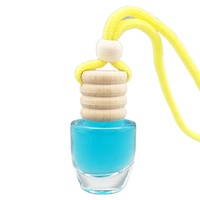 Belle bouteille de diffuseur de parfum de voiture en verre clair de 10ml pendentif suspendu rond avec capuchon en bois pompe à corde pulvérisateur Type d'étanchéité