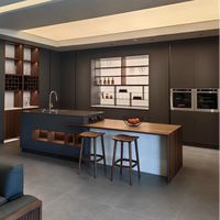 Meuble de cuisine modulaire contemporain en bois, PVC et MDF avec finition acrylique et évier intégré pour appartement, villa, mobilier de salle à manger, écologique