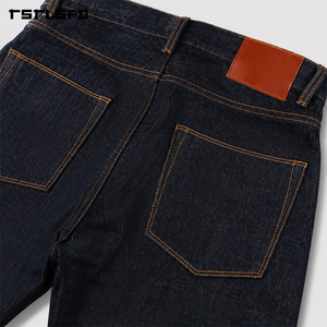 Jeans de mezclilla japonesa selvedge de 14 oz, corte y confección, índigo oscuro premium, denim crudo, corte recto ajustado, con dobladillo cosido con hilo dorado. - Product Image 6