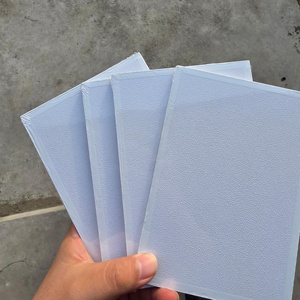 Plaque de <span class=keywords><strong>plafond</strong></span> en plâtre stratifié PVC haute brillance 603x603mm et panneau de plâtre avec dos en feuille d'aluminium PVC réfléchissant la lumière - Product Image 2