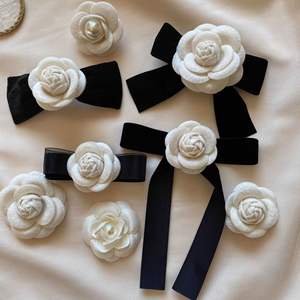 时尚饰品高档手工山茶花胸针蝴蝶结花Cc女礼帽胸针 - Product Image 3