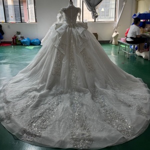 <span class=keywords><strong>Robe</strong></span> <span class=keywords><strong>de</strong></span> <span class=keywords><strong>mariée</strong></span> <span class=keywords><strong>de</strong></span> luxe Mc023 en tulle perlé et pailleté, coupe princesse, décolleté en V profond, grand nœud, traîne cathédrale, Jancember - Product Image 6