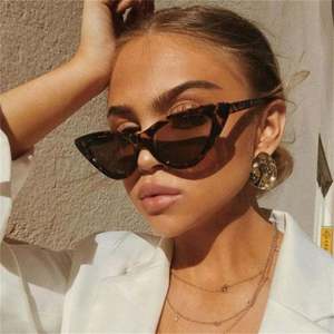 Lunettes de soleil tendance 2019 pour femme : style sexy, vintage, rétro, ovales, triangulaires et œil de chat - Product Image 1
