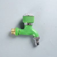Machine à laver Distributeur de robinet d'eau en plastique Robinet en PVC Robinet d'eau en plastique Bibcock pour jardin