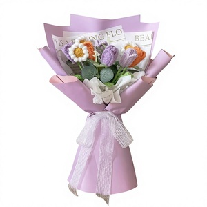 Bouquet de fleurs au crochet fait main, arrangement floral en laine éternelle, prêt à offrir pour la fête des mères, un anniversaire ou la Saint-Valentin - Product Image 2