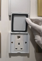 Prise de sol commerciale universelle à bas prix, design ouvert en aluminium, compatible normes UK, US, Thaïlande, pour cuisine de luxe