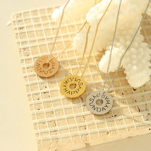 Nuova collana da donna con lettera vuota rotonda in acciaio inossidabile placcato oro 18 carati di alta qualità - Product Image 3