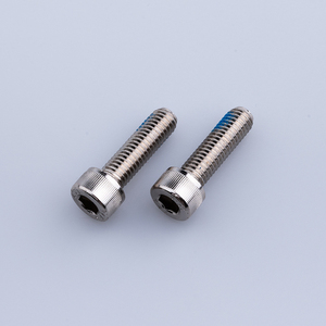 Vis à tête cylindrique hexagonale anti-desserrage en acier nickel-cuivre avec patch en nylon personnalisé M8*28mm pour fenêtre et porte - Product Image 3
